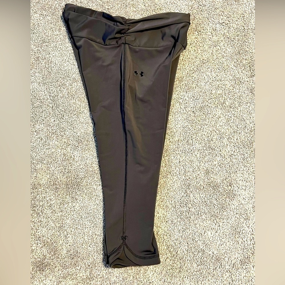 Under armour heatgear Gray compression Capri leggings